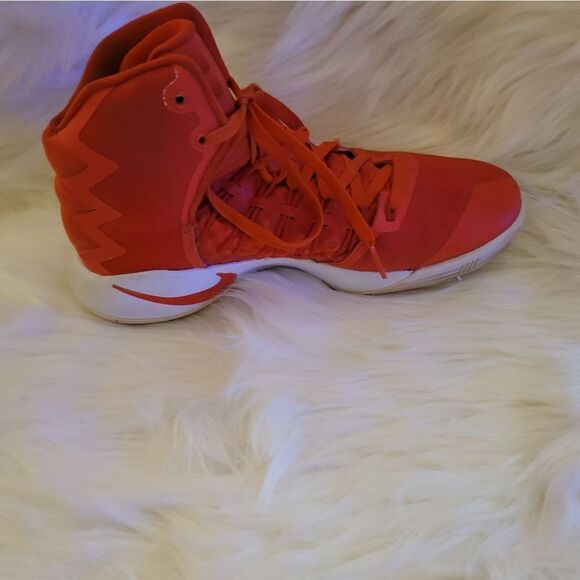 Nike Hyperdunk High Tops - Picture 3 of 7